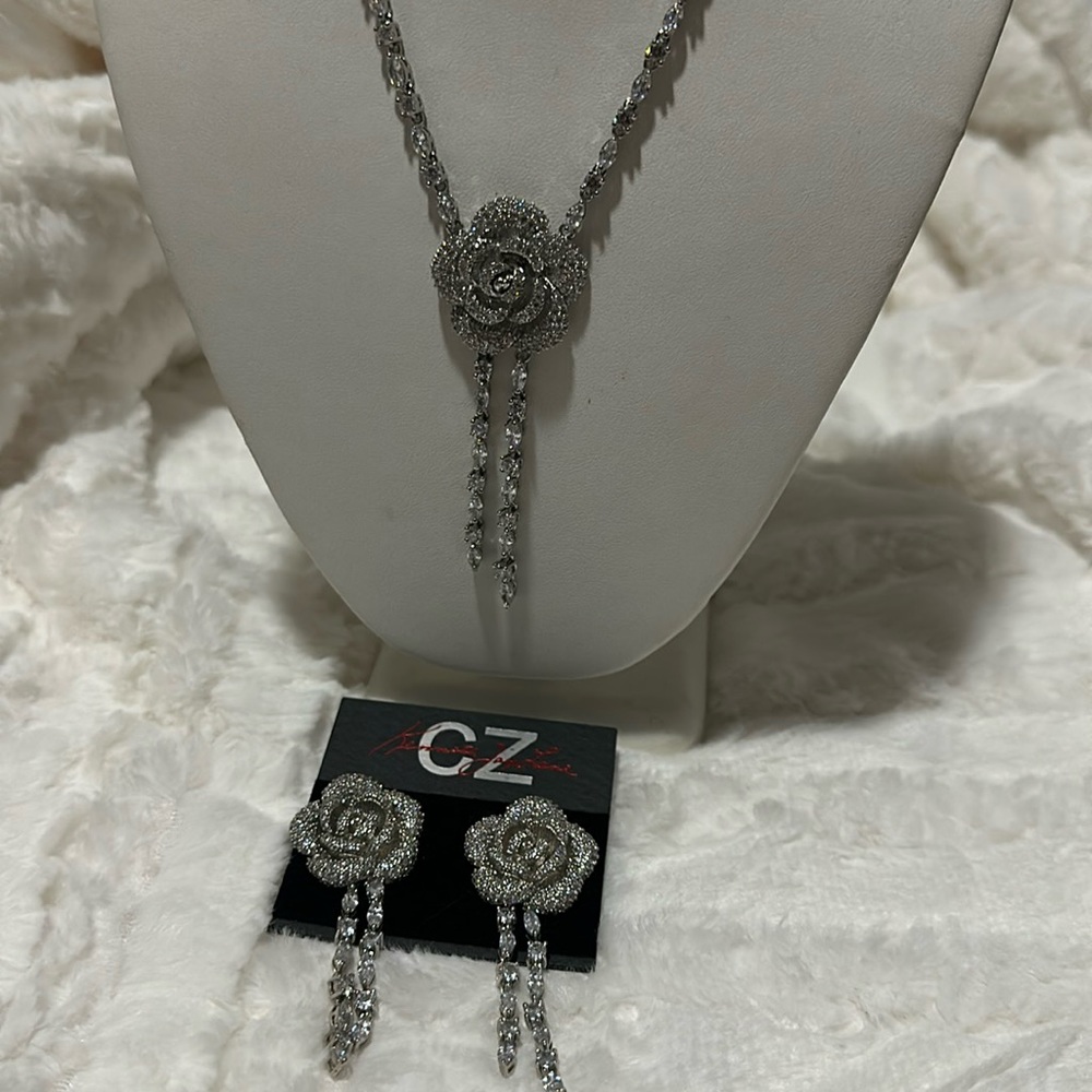 NWT Crystal Wedding Jewelry Earrings and Necklace Set